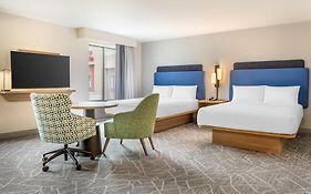 Hampton Inn & Suites Cincinnati / Uptown - University Area